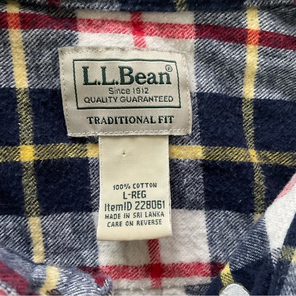 LL Bean Scotch Plaid Flannel Shirt
# 228061
Blue White Red Plaid
Men’s Large - Picture 4 of 6